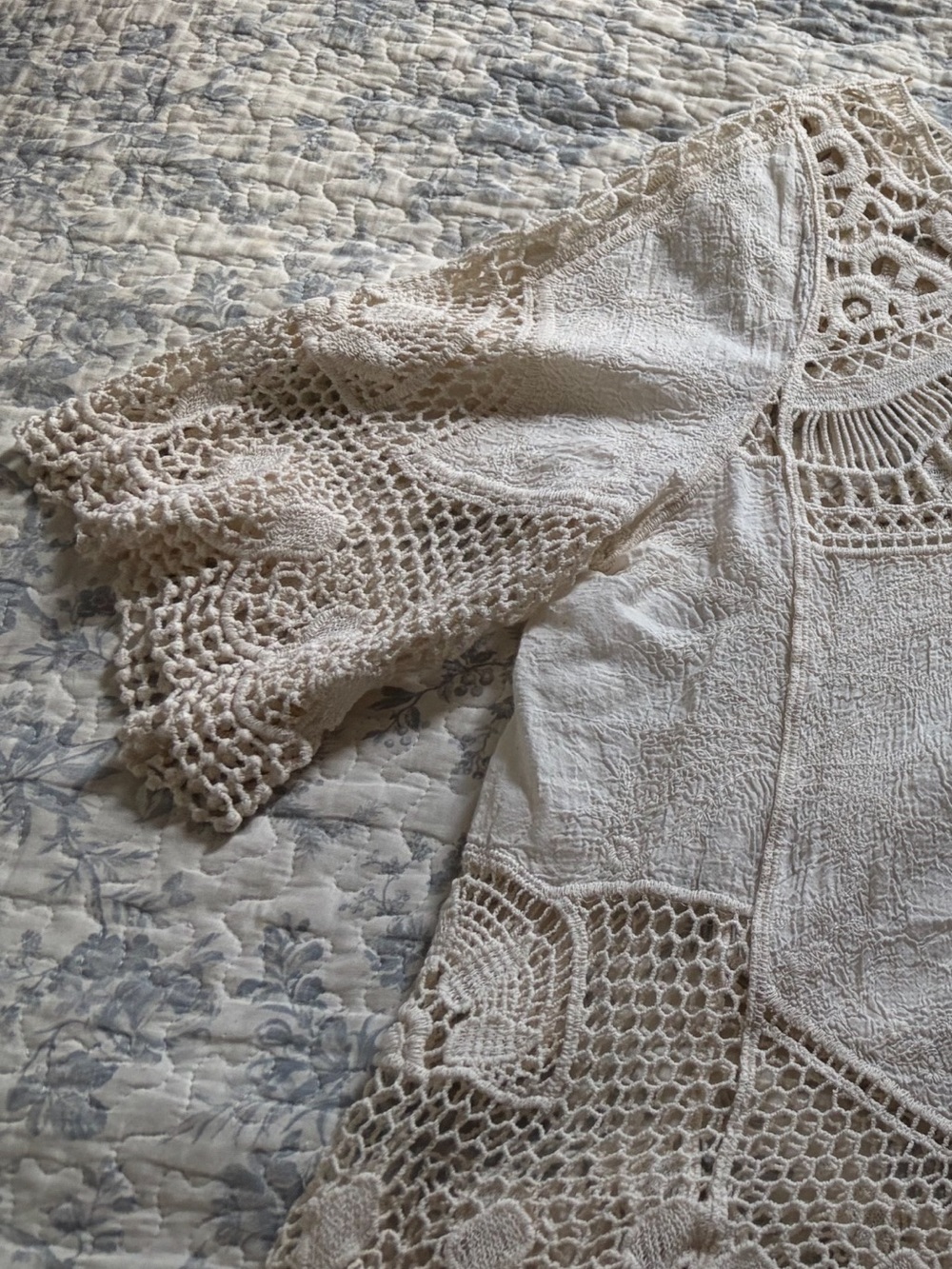 Democracy Cream Crochet Lace Yoke Blouse size large Boho - Picture 11 of 11